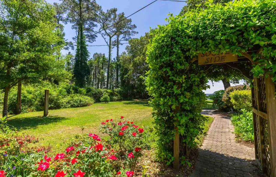 K5303 Westside Inn on Roanoke Island