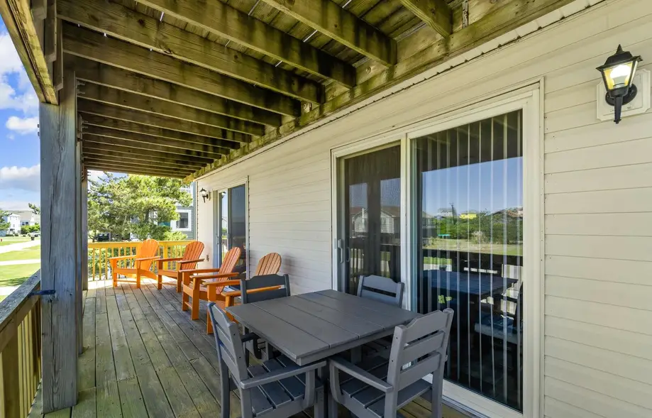 K8030 Parrothead Inn