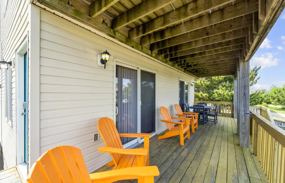 K8030 Parrothead Inn