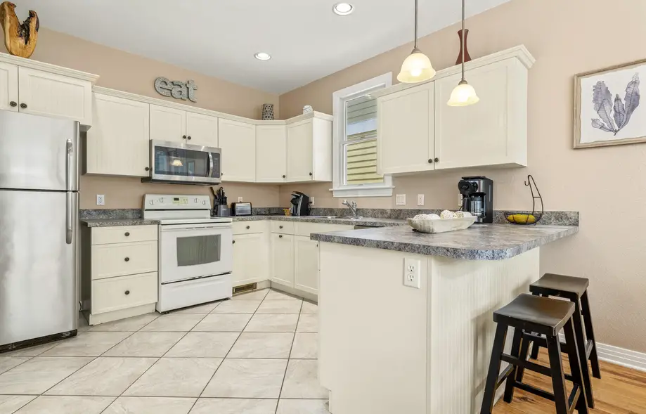 K0402 Purple Palace at Devonshire Place