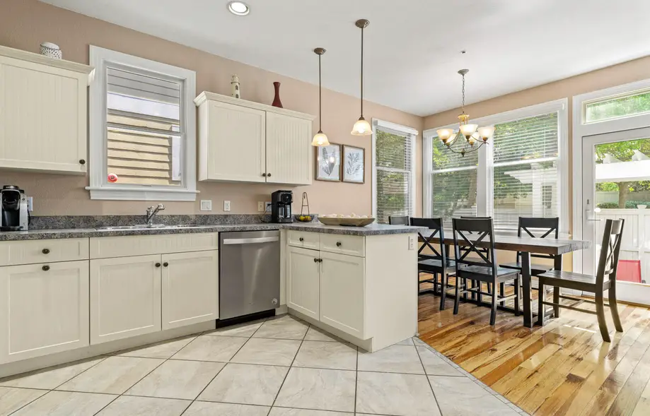 K0402 Purple Palace at Devonshire Place