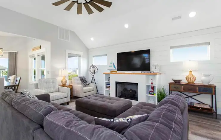 SEASIDE CORNER