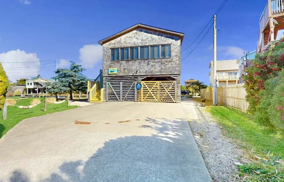 AVHC209 Duckin Around #209-HC