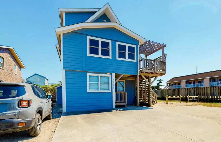 BXOR01 Holiday House